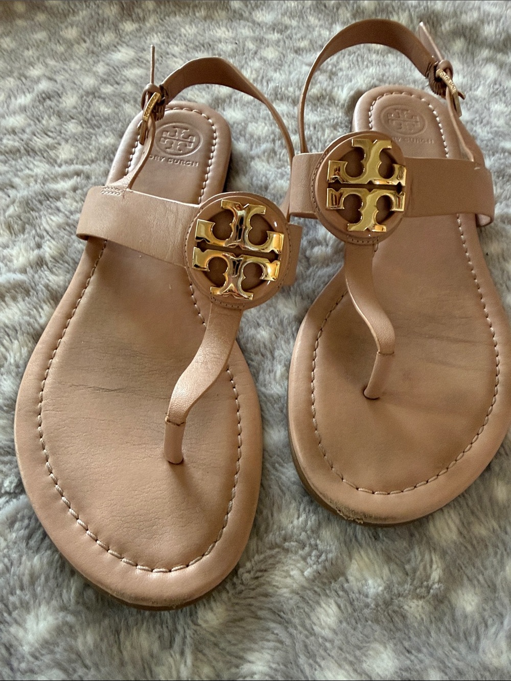 Tory Burch Tan Leather Thong Sandals with Gold Logo Medallions - Picture 3 of 3